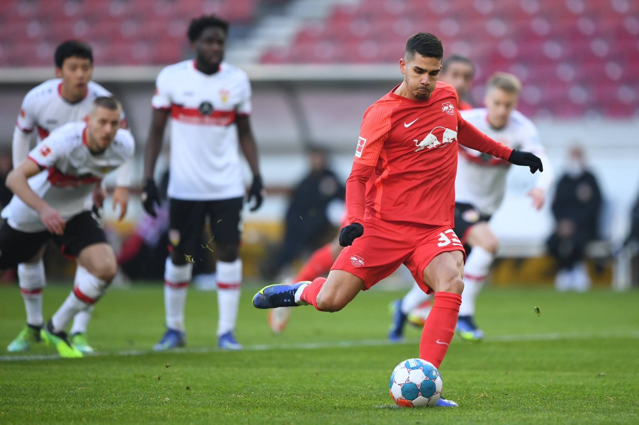 关于莱比锡红牛逆转战胜对手,保持连胜势头的信息 关于莱比锡红牛逆转战胜对手,保持连胜势头的信息