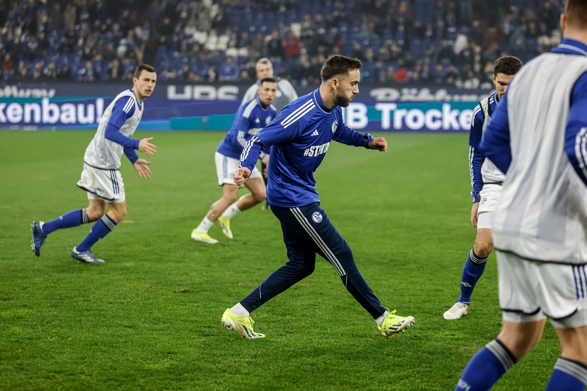 沙尔克准备全面迎战,志在取得一场胜利的简单介绍 沙尔克准备全面迎战,志在取得一场胜利的简单介绍