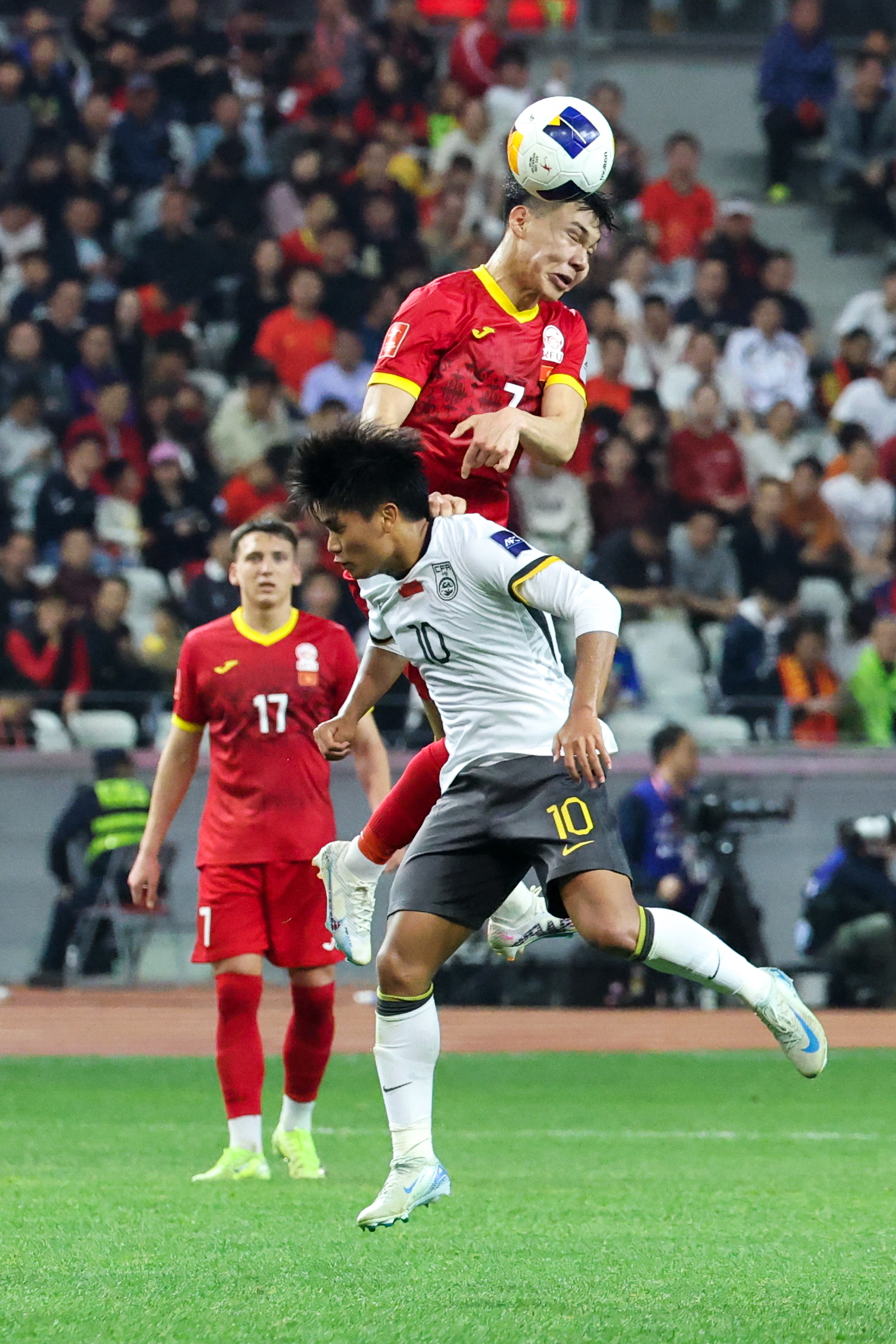 开云体育官网-亚洲足球赛事的激烈角逐引人入胜