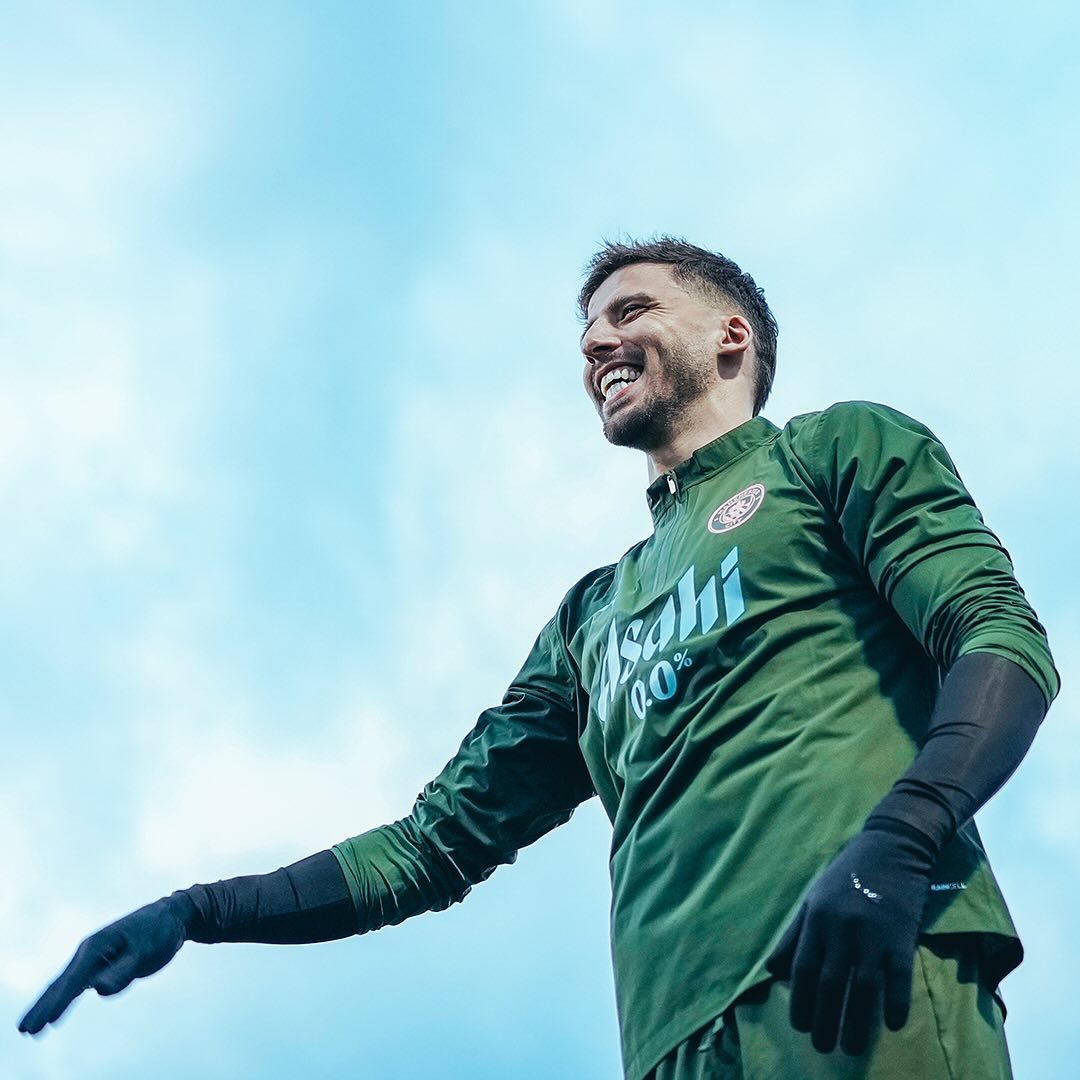 开云平台-曼城雄鹰展翅，在欧冠比赛中独领风骚