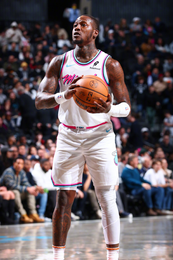 热火在主场击败篮网,实现复仇 热火在主场击败篮网,实现复仇