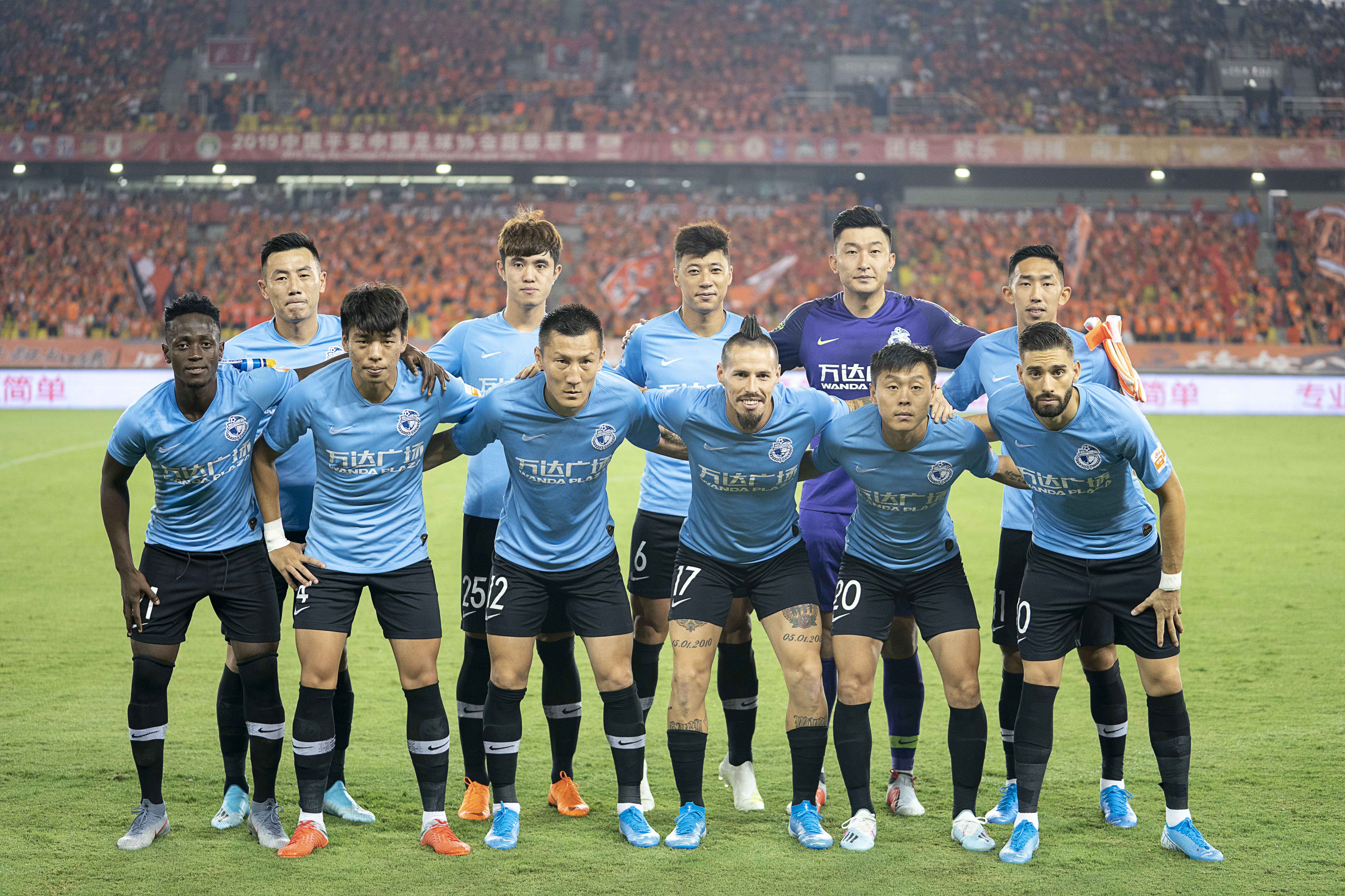 青岛中能队主场战胜武汉卓尔的简单介绍 青岛中能队主场战胜武汉卓尔的简单介绍