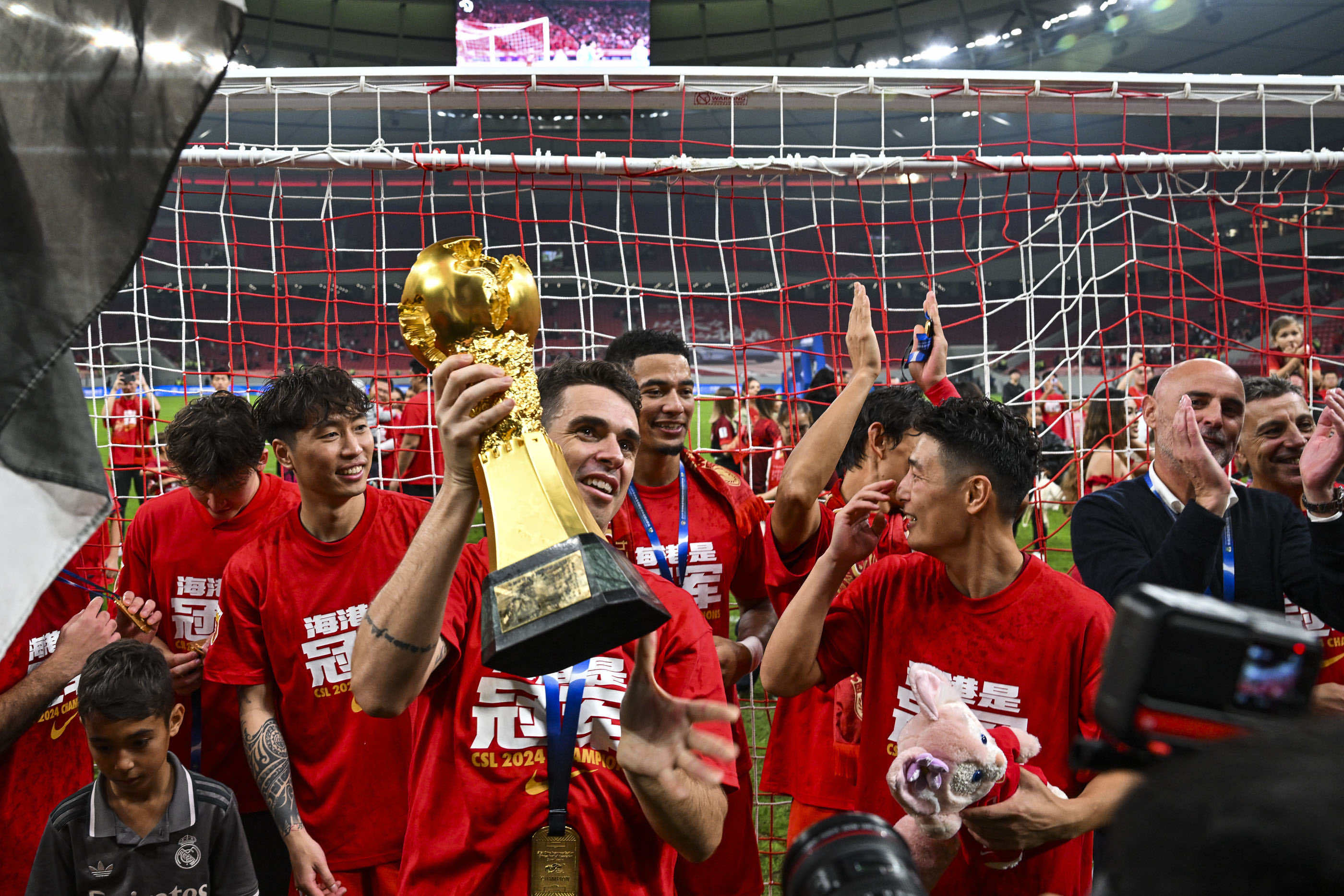 关于中超比赛激情四射,球场上的争夺精彩纷呈的信息 关于中超比赛激情四射,球场上的争夺精彩纷呈的信息