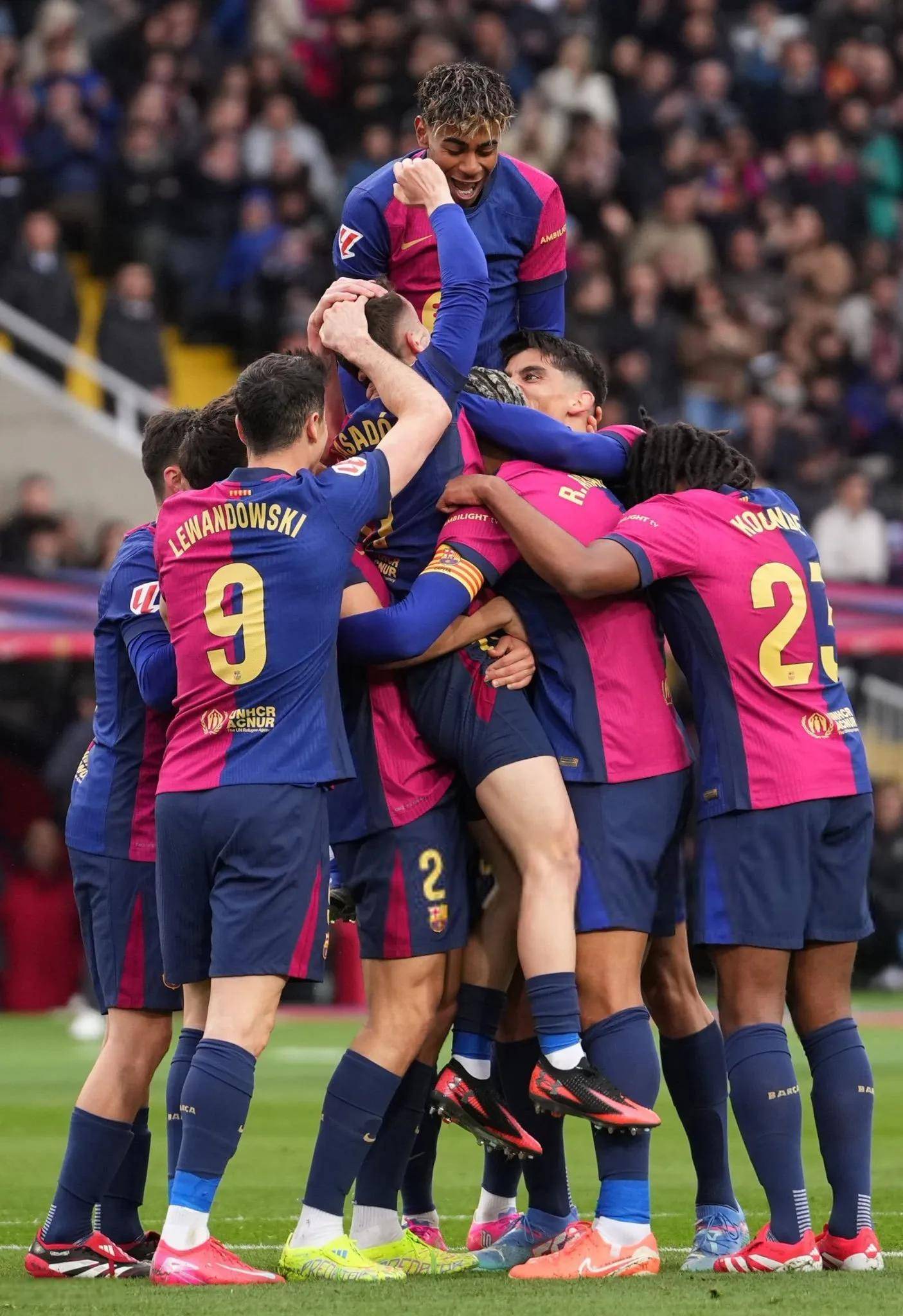 曼联遭遇惨败,欧冠之路面临挑战 曼联遭遇惨败,欧冠之路面临挑战