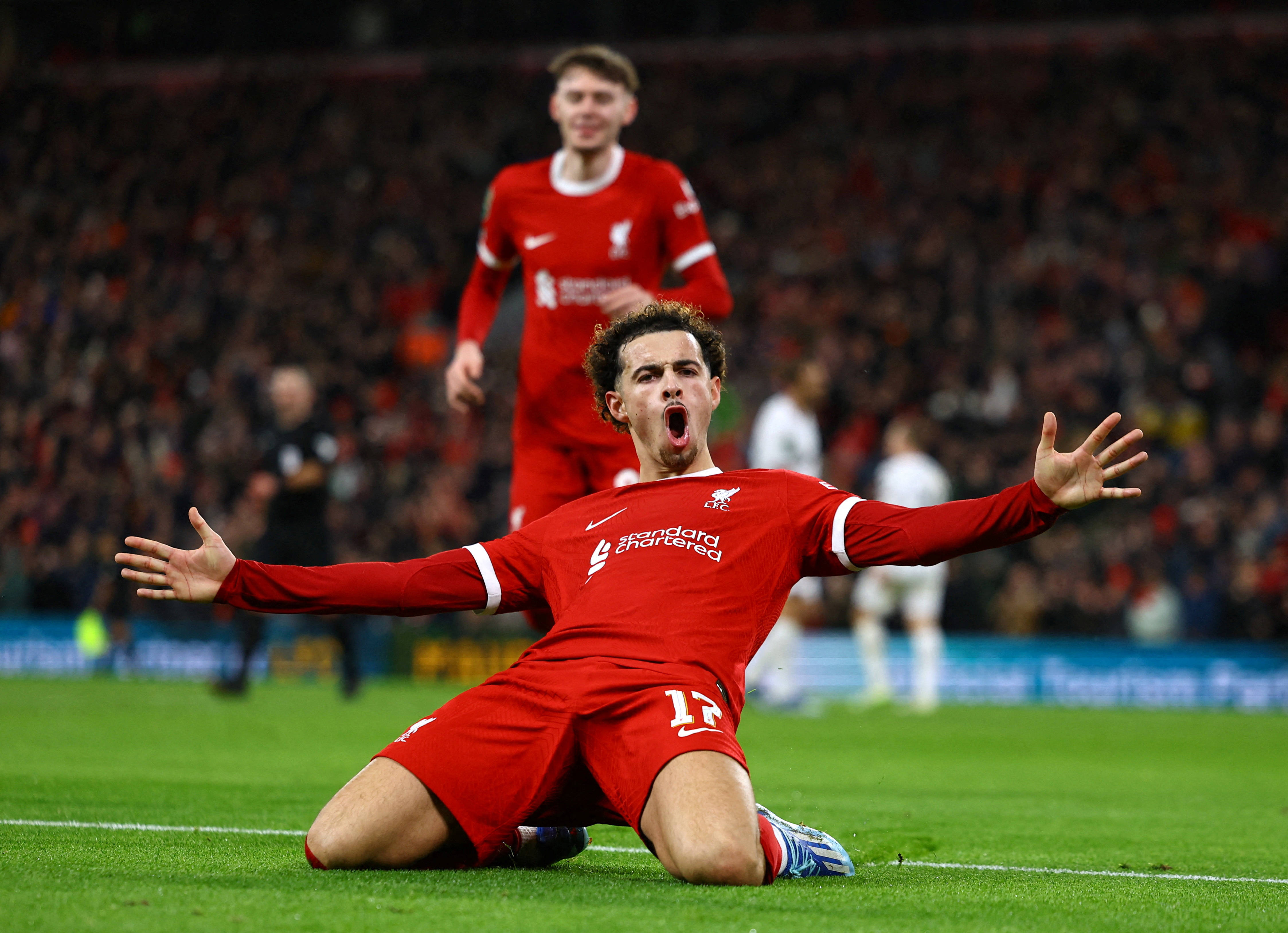 开云体育官网-球队备战欧联杯决赛，冲击冠军