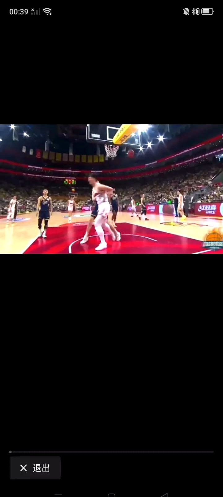 激烈搏斗中,犹如赛场生成的火花 激烈搏斗中,犹如赛场生成的火花