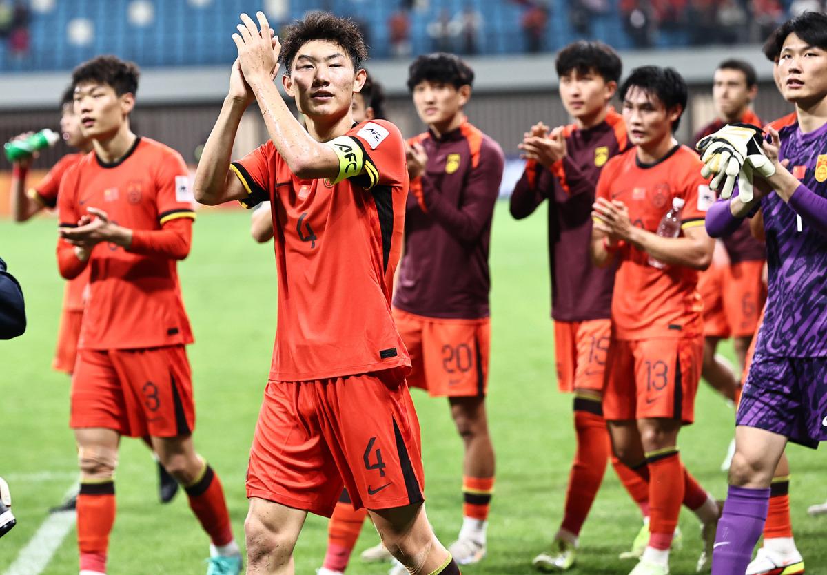 开云体育官方网站-包含阵容新老交替，球队备战未来大比拼的词条