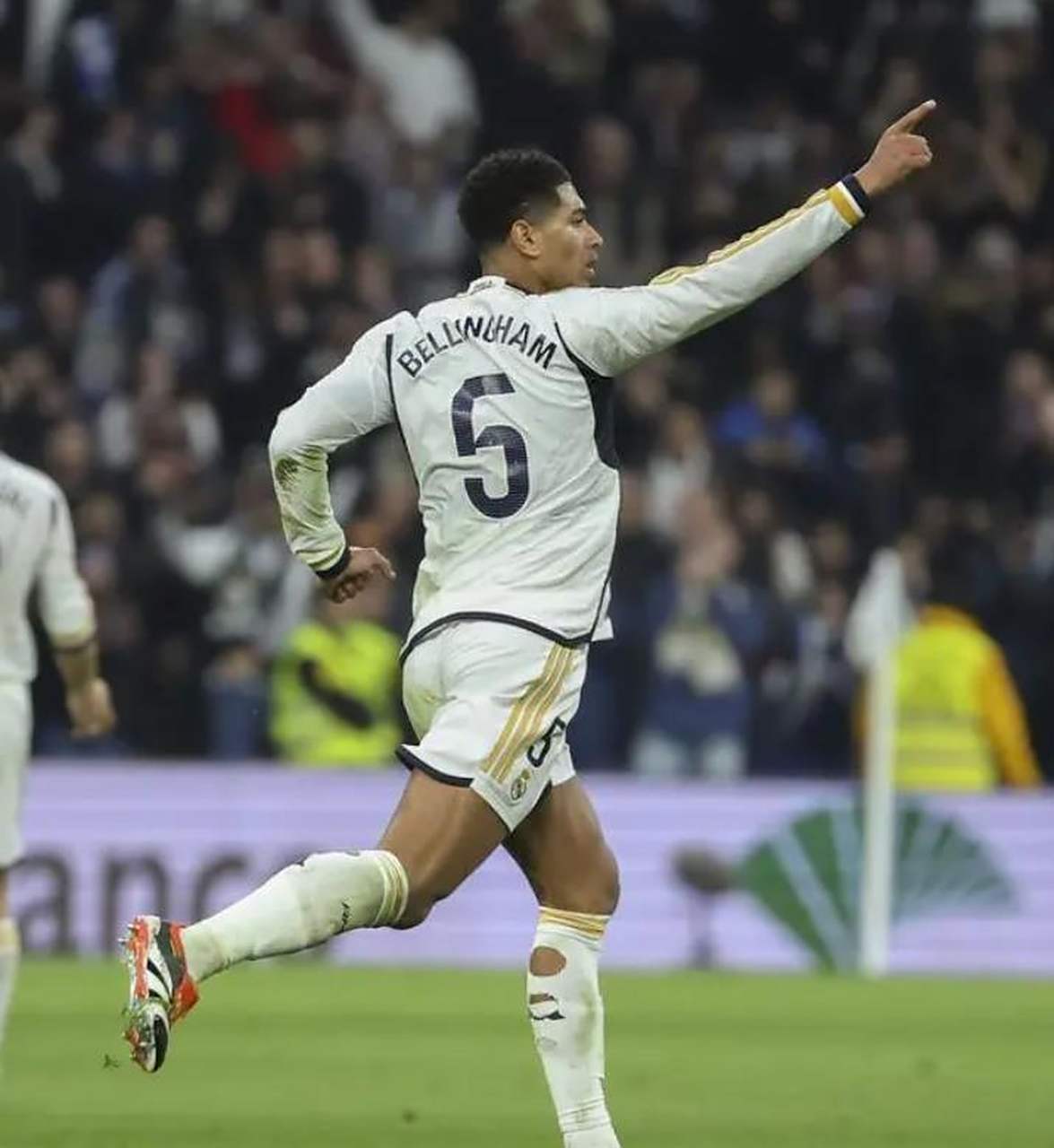 皇马球员展现团结,共同努力取得胜利的简单介绍 皇马球员展现团结,共同努力取得胜利的简单介绍