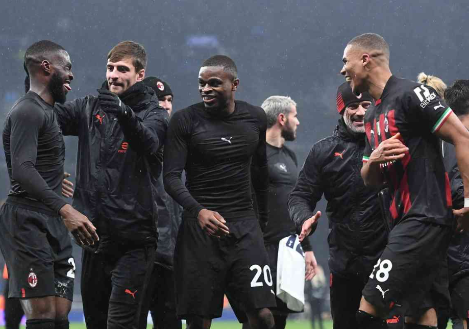 英格兰在英超中绝杀AC米兰，热议不断