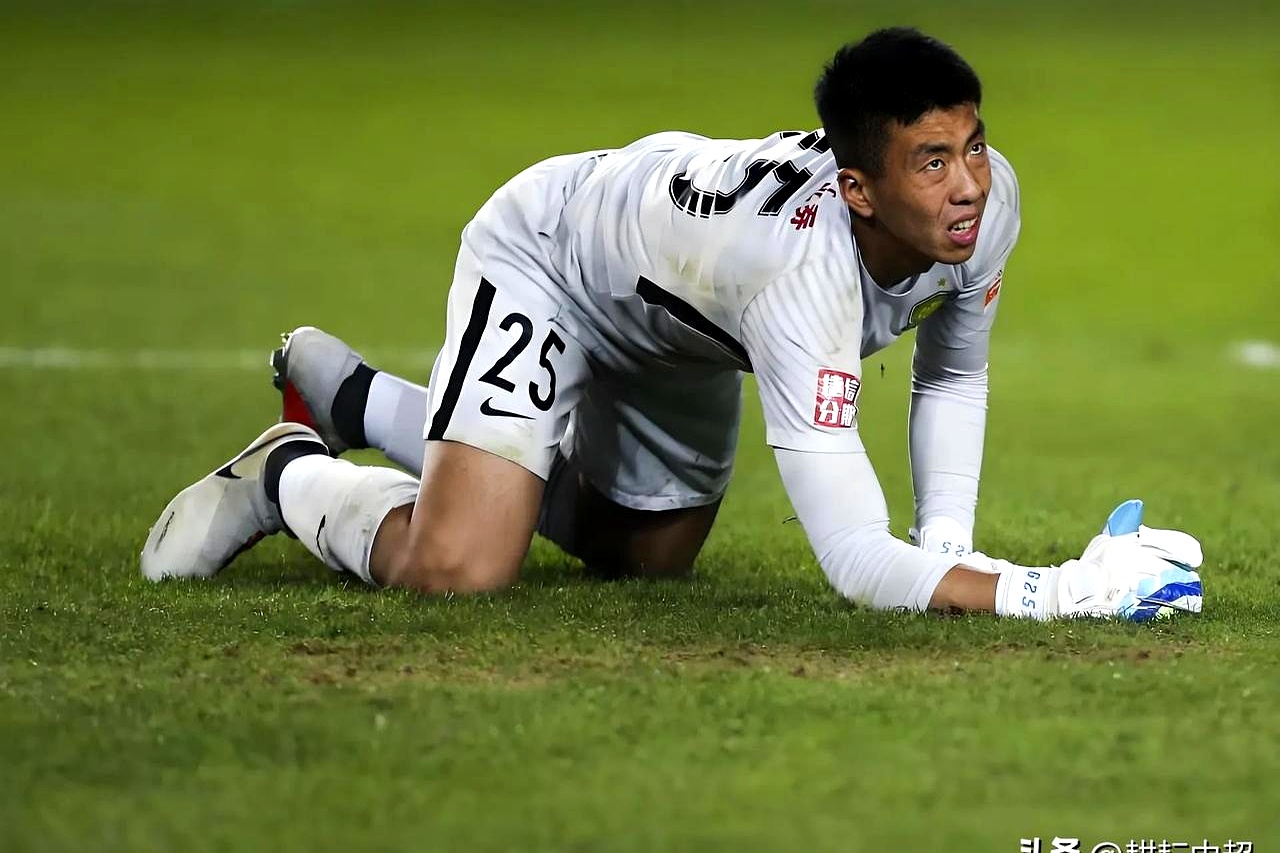 -关于英格兰战平国足，莱万世界波破门中超的信息