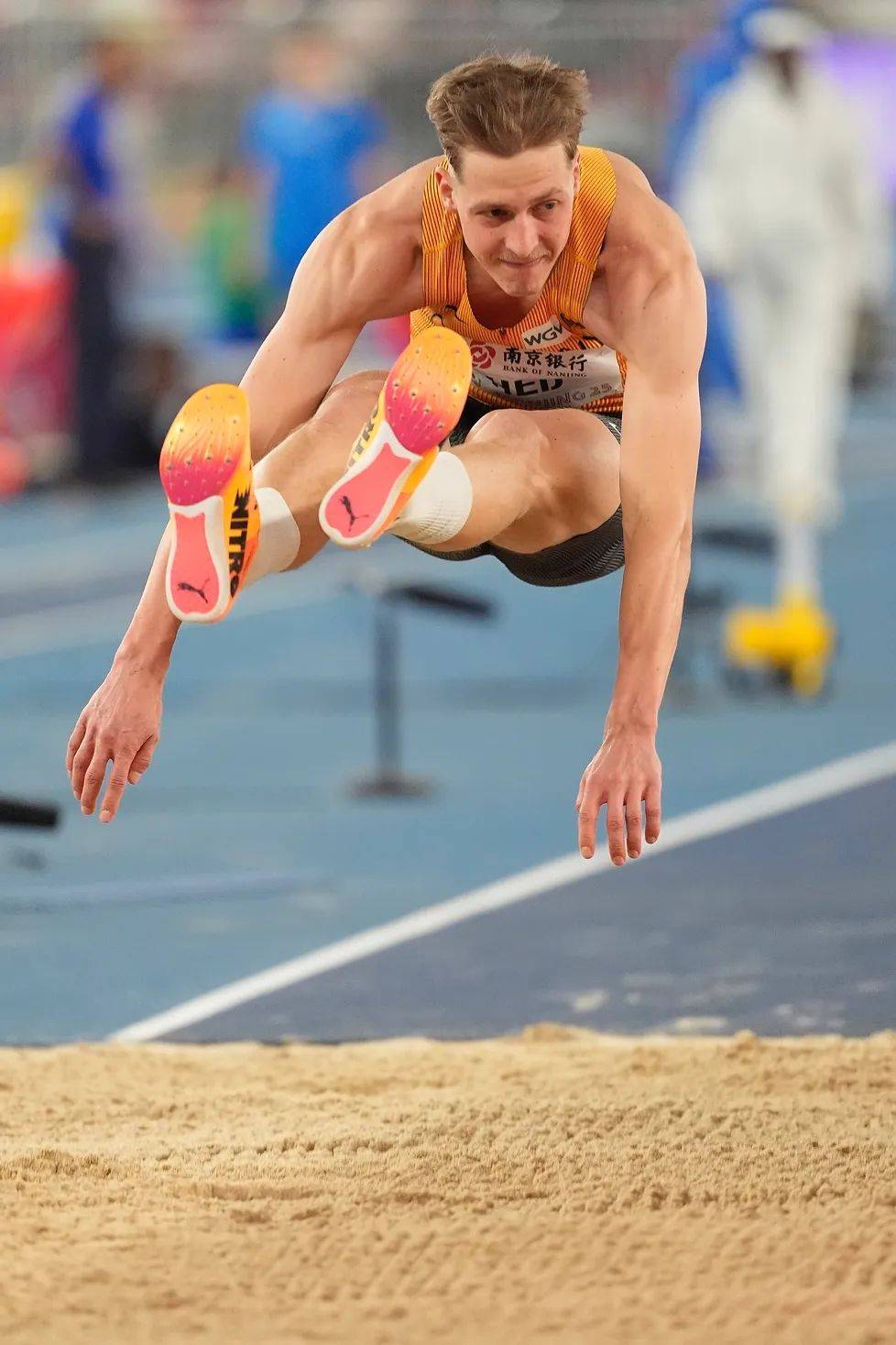 包含田径赛场全力冲刺,速度与激情的词条 包含田径赛场全力冲刺,速度与激情的词条