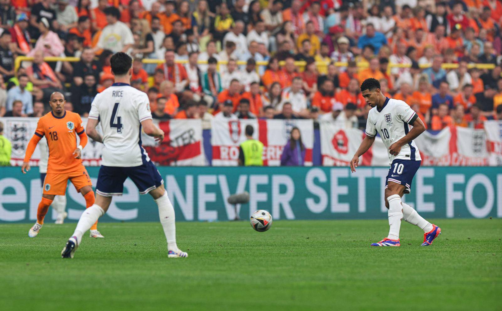 欧洲足球赛事爆发精彩对决,引发球迷狂热的简单介绍 欧洲足球赛事爆发精彩对决,引发球迷狂热的简单介绍