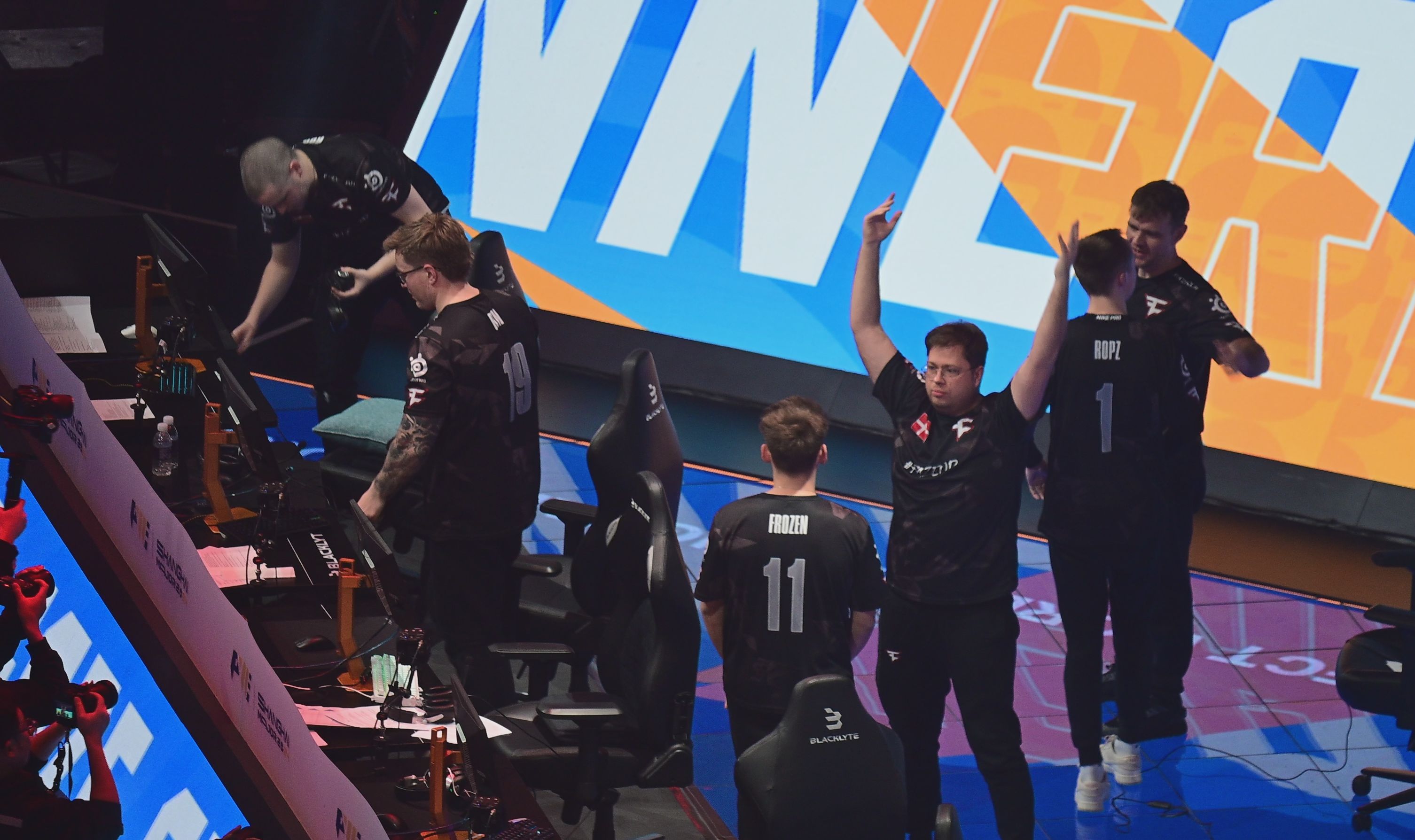 开云下载-GEN横扫NS，CoreJJ成为全场焦点四强赛2:0（上海）