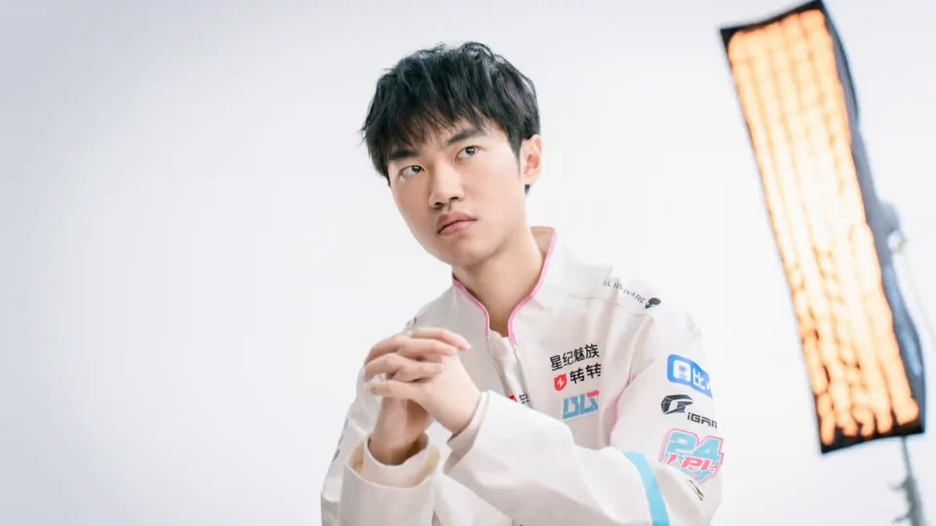 开云体育在线-V5轻取BLG，Caps团战一打五四强赛3:2（成都）