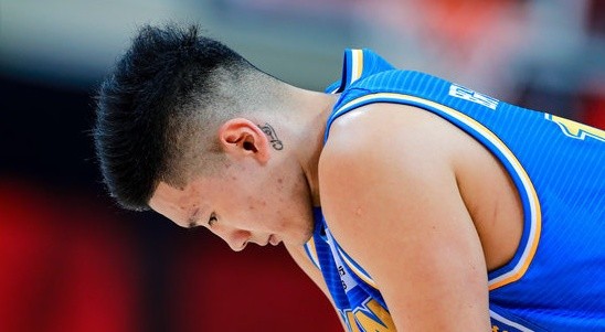 包含福建队艰难击败对手，全队努力战斗的词条