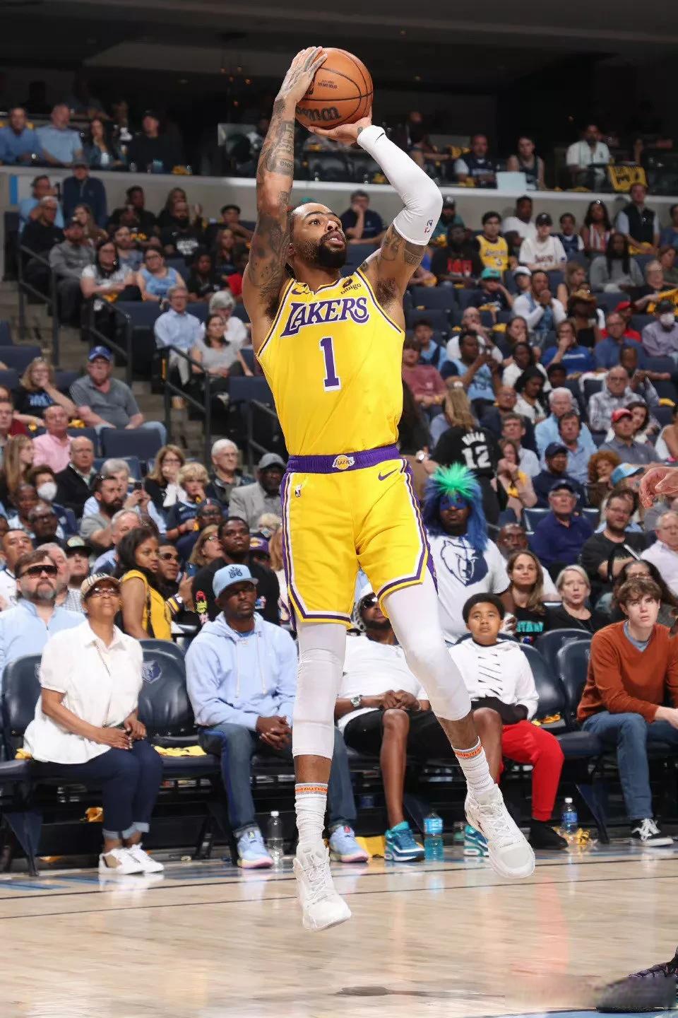 开云体育官网-包含湖人客场告捷，戴维斯率众盖帽气力十足的词条