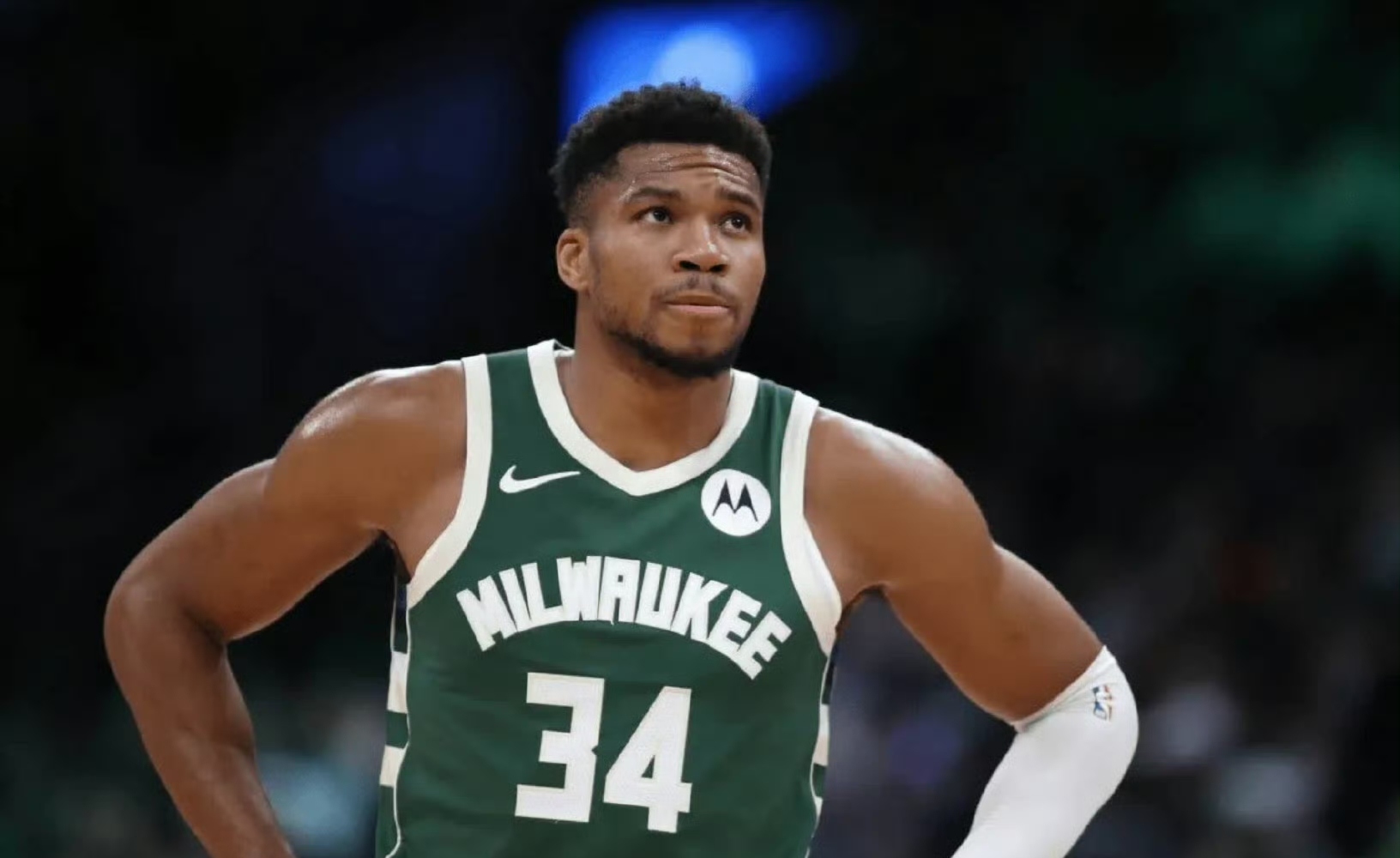 开云体育平台APP-包含爵士不敌雄鹿，戈贝尔难挡字母哥的词条