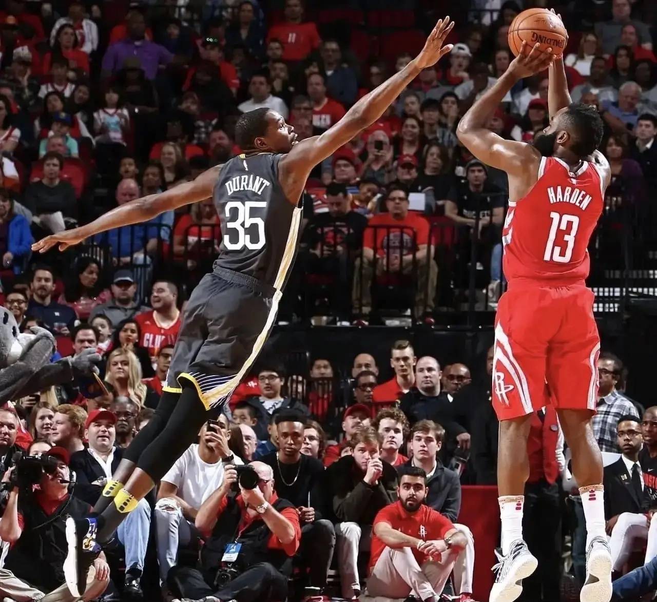 开云体育下载-杜兰特狂轰60分，勇士轻松击败快船的简单介绍