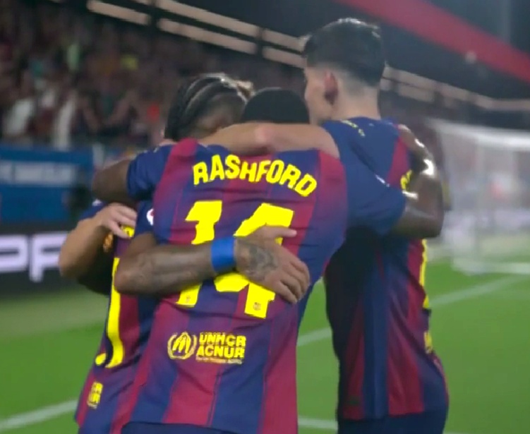 巴塞罗那主场轻松击败对手提升西甲排名