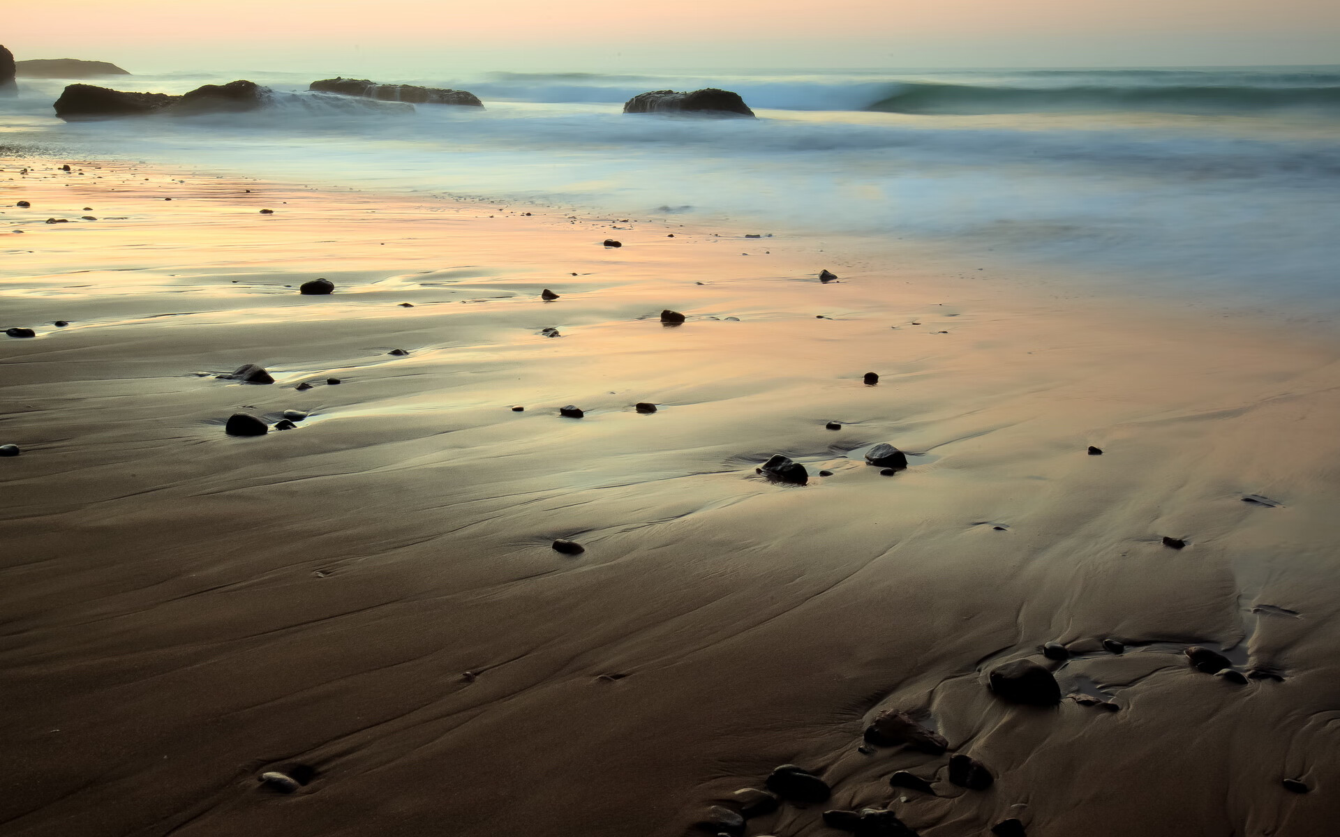 开云体育下载-速度与绿茵的双重奏，F1年度争冠焦点战与苏格兰足球碾压皇家社会之夜