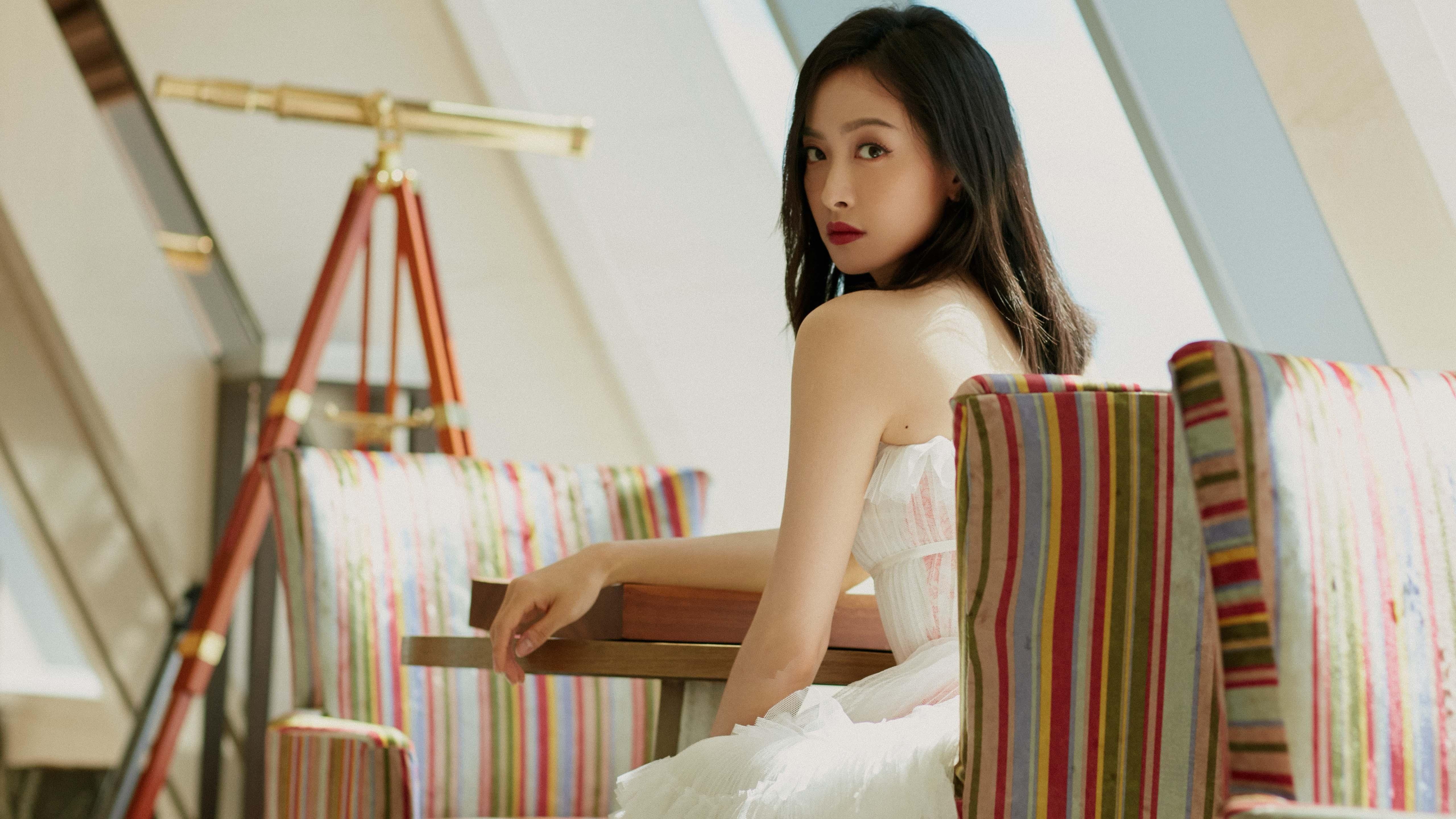 开云官网-范弗利特高效带队破坚冰，老马刺逆风翻盘彰底蕴，篮球世界的新老交响曲