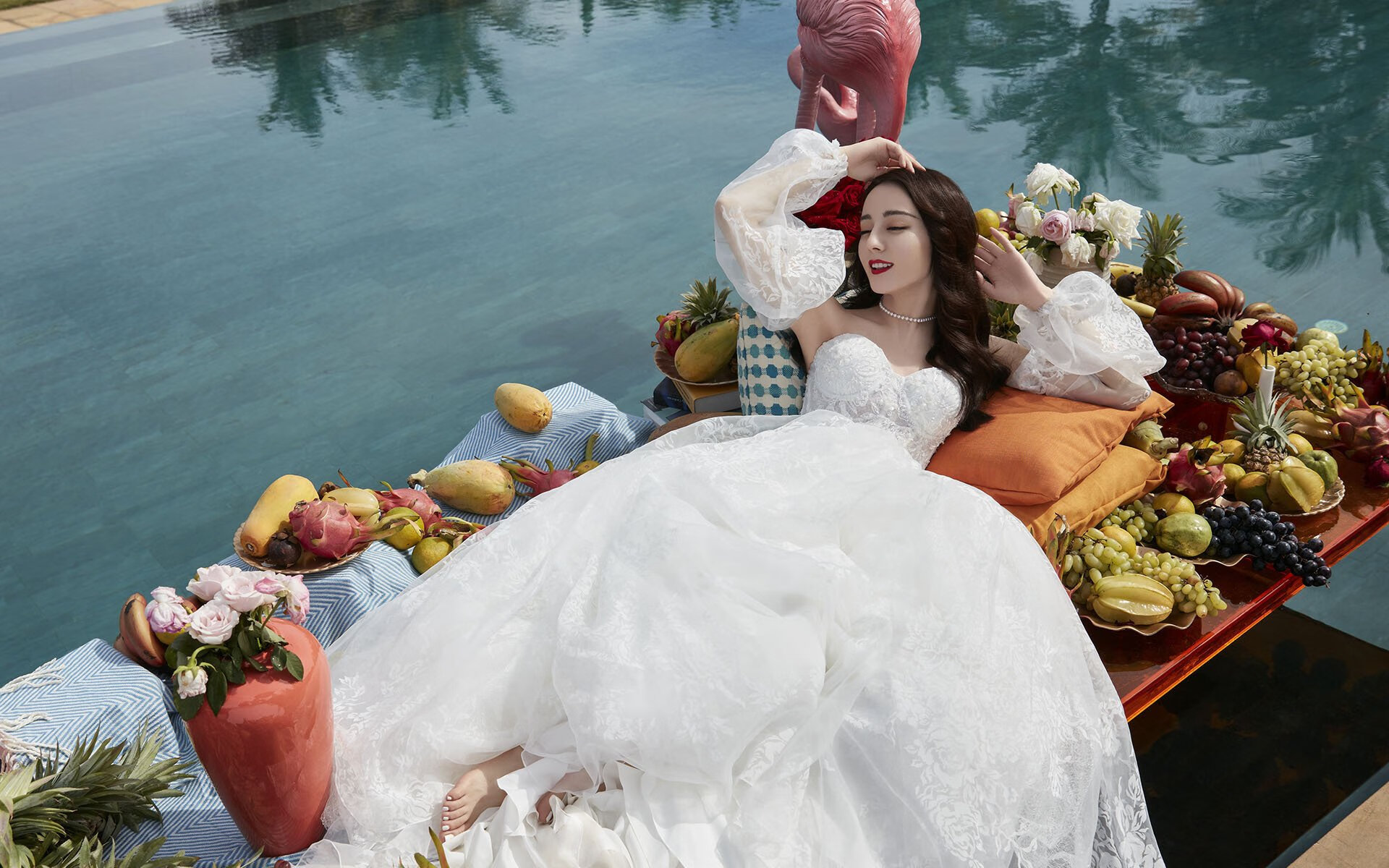 当字母哥在篮下暴扣,恩比德踩爆了F1赛车的油门