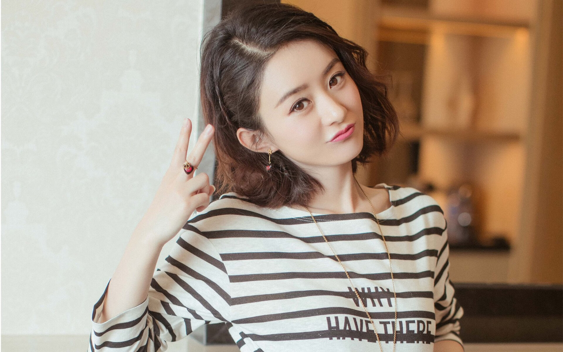 隔空对望的胜利弧线，当文班亚马的指尖触碰广东队的足球